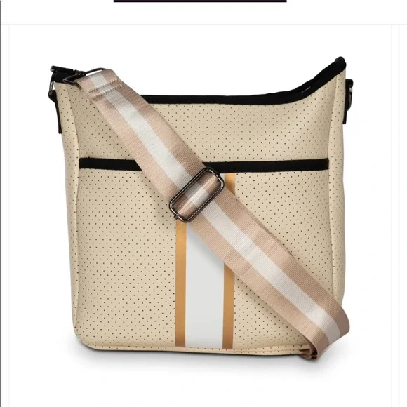 Haute Shore Crossbody Bag - Picture 3 of 9